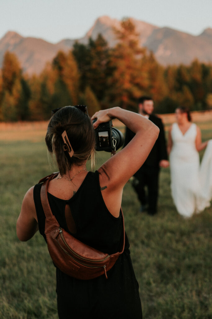 Montana photographer documenting wedding day